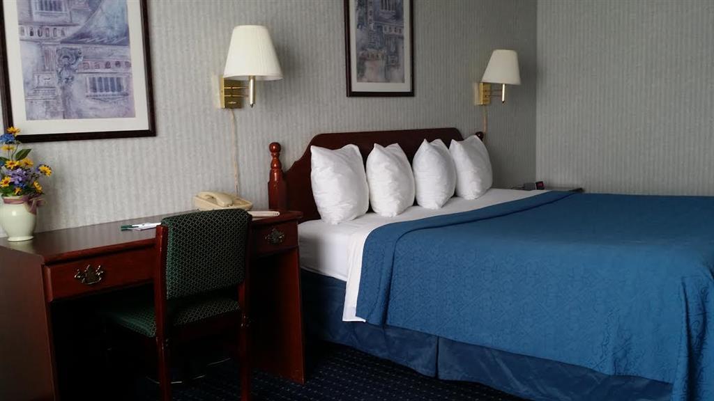Newark Garden Finger Lakes Hotel Room photo